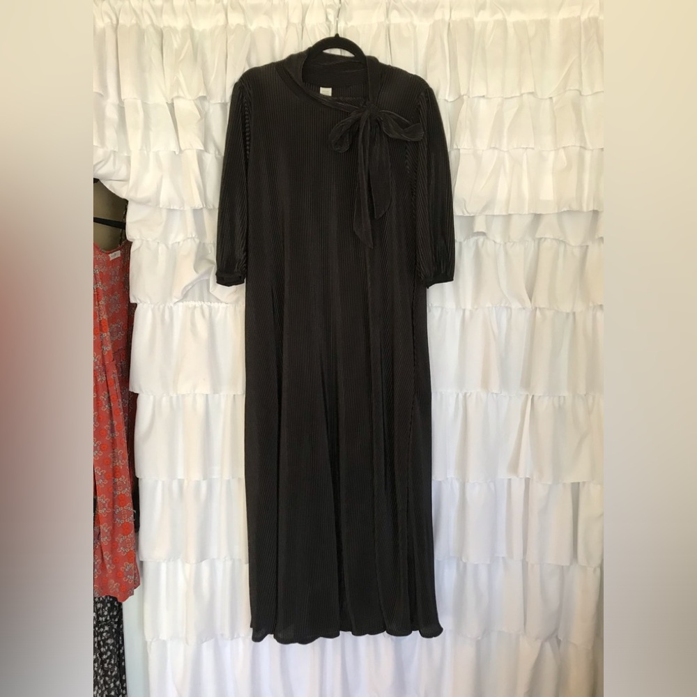 Beautifully Modest Black Bow Maxi Dress!